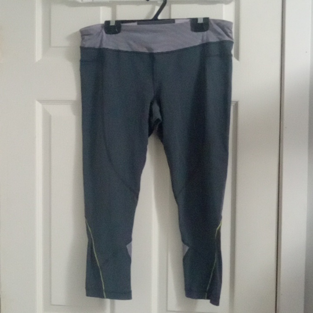 5/$20**Size 10 Lululemon Gray Capris